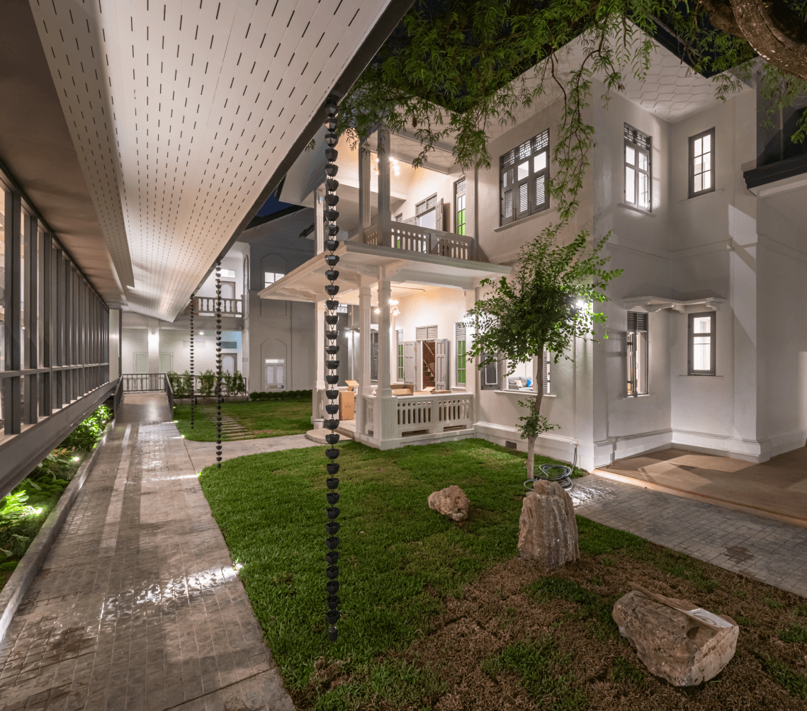 alt-1 Shangri-La Outside View from the Pool